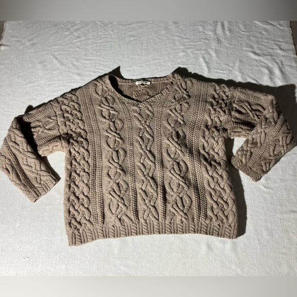 Club Monaco VINTAGE Cozy Wool Cable Knit V-neck Sweater UNISEX - Picture 1 of 6